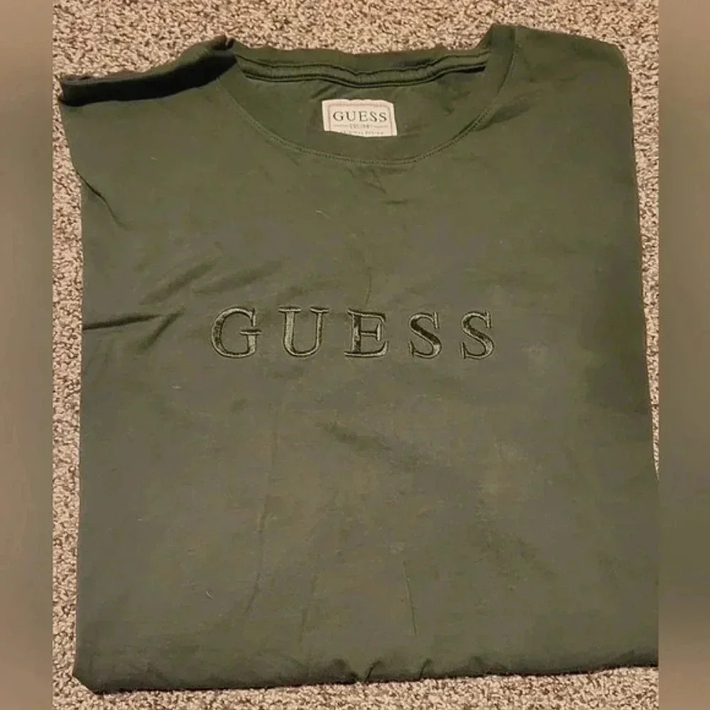 GUESS tshirt, mens size LARGE, embroidered logo, dark forest green - Picture 3 of 3